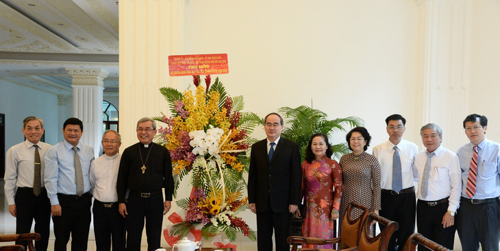 Lãnh đạo TP.HCM thăm, chúc mừng các cơ sở tôn giáo nhân dịp Giáng sinh năm 2017 - Ảnh 1.