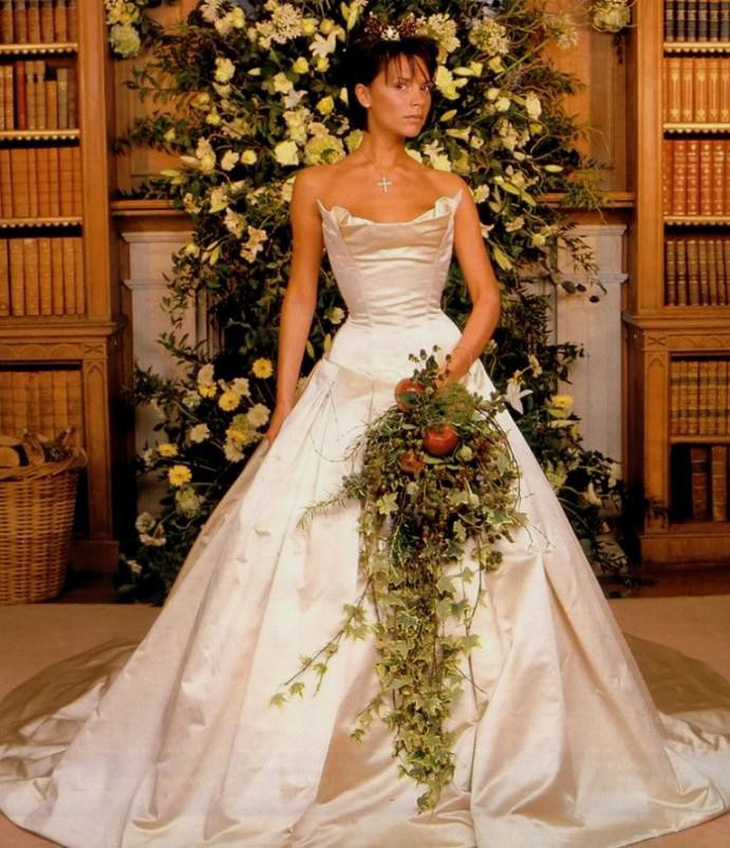 Ngắm lại những chiếc váy cưới nổi tiếng nhất thế giới - Ảnh 11.