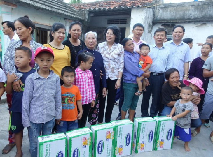 110.000 ly sữa gửi đến trẻ em vùng lũ Hà Tĩnh, Quảng Bình - Ảnh 2.