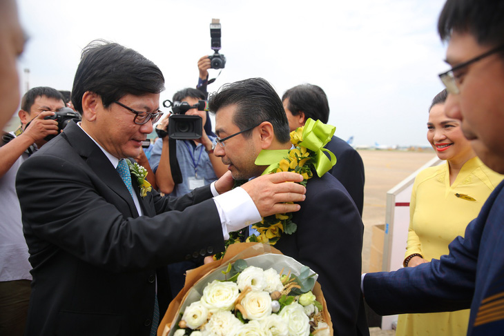 Vietnam Airlines đón hành khách thứ 200 triệu tại Tân Sơn Nhất - Ảnh 1.