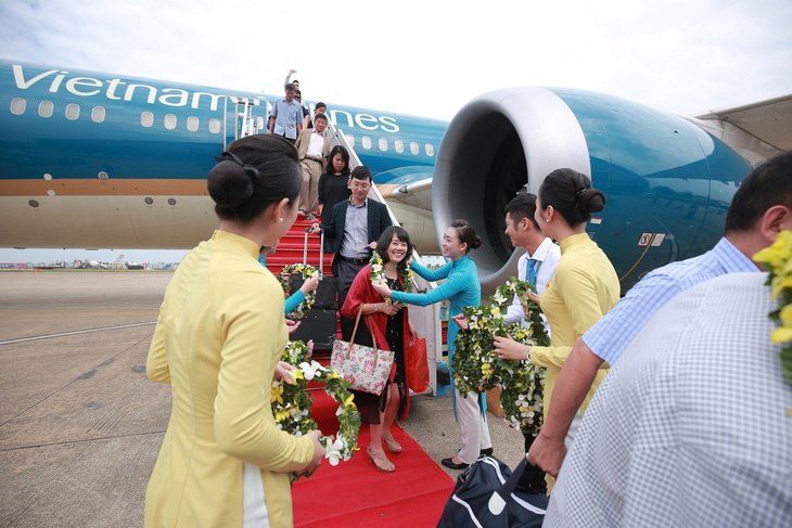 Vietnam Airlines đón hành khách thứ 200 triệu tại Tân Sơn Nhất - Ảnh 2.