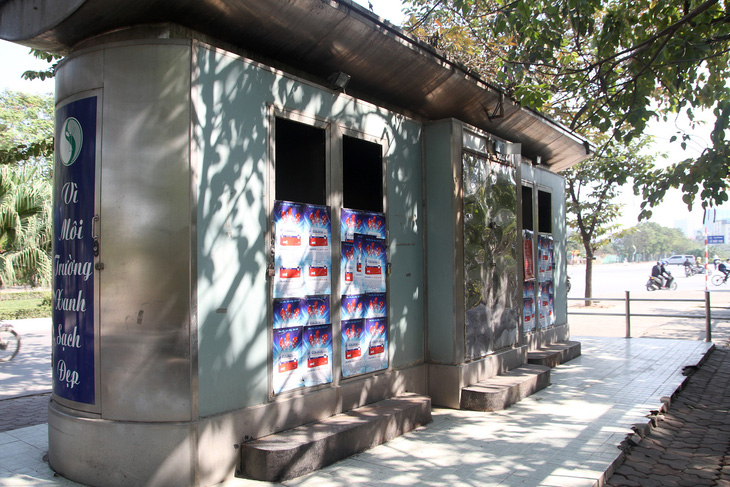 Hà Nội: Hàng chục toilet công cộng mới hoạt động đã bí bét - Ảnh 3.