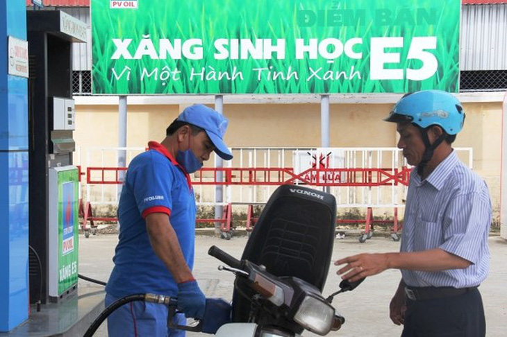 TP.HCM quán triệt cán bộ gương mẫu đổ xăng E5 - Ảnh 1.