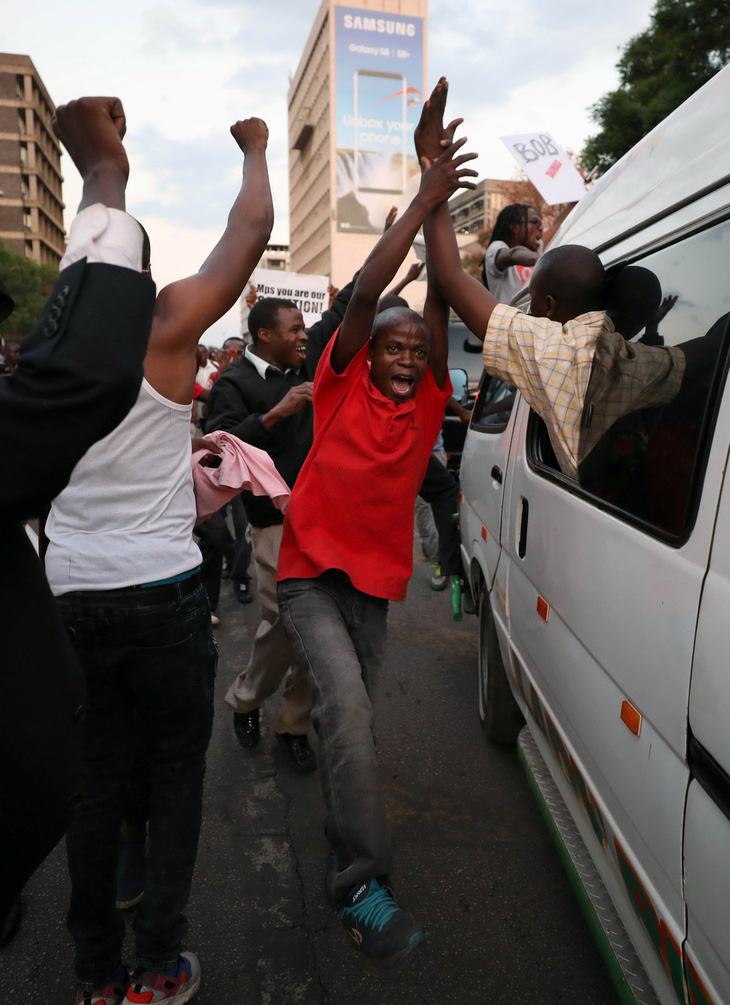 Zimbabwe vỡ òa trong niềm vui - Ảnh 5.