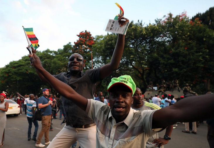 Zimbabwe vỡ òa trong niềm vui - Ảnh 7.