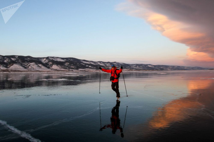Vẻ đẹp tinh khiết của hồ Baikal và hồ Xanh - Ảnh 1.