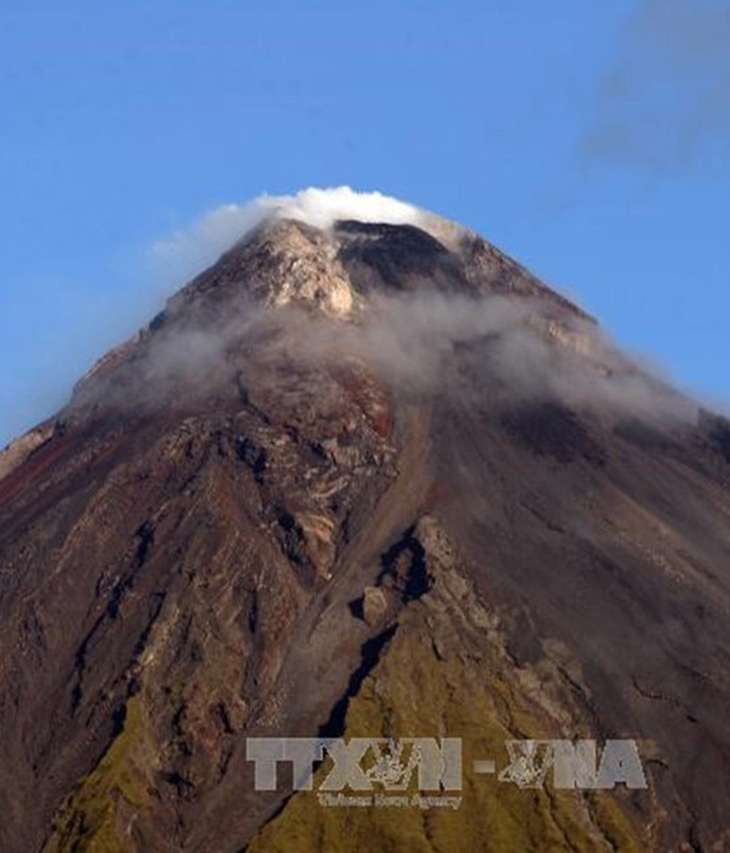 Núi lửa Mayon có thể phun trào nguy hiểm trong vài ngày tới - Ảnh 1.