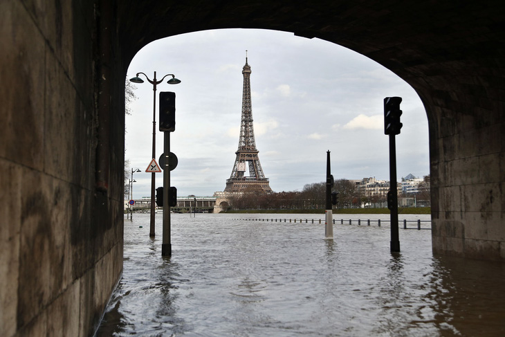 Du lịch Paris bị ảnh hưởng vì lũ sông Seine dâng 5,2m - Ảnh 10.
