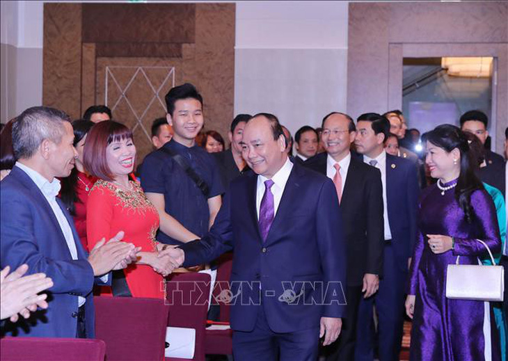Thủ tướng Nguyễn Xuân Phúc gặp mặt cộng đồng người Việt tại Áo - Ảnh 1.