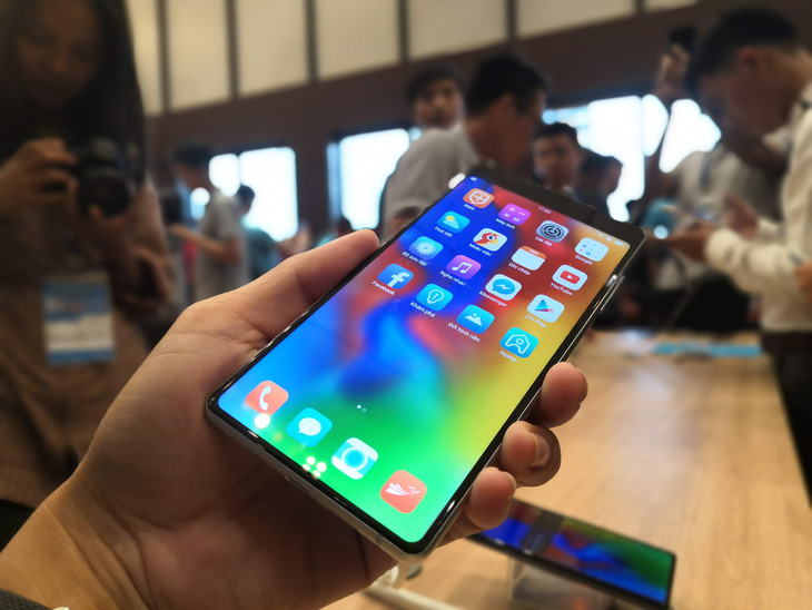 Bkav ra mắt smartphone Bphone 3 - Ảnh 1.