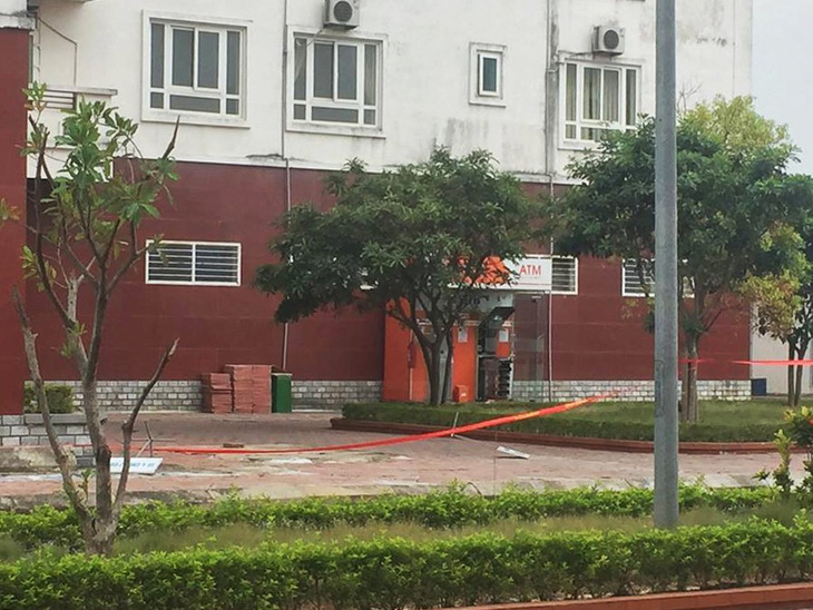 Quảng Ninh khởi tố điều tra vụ đặt thuốc nổ trong cây ATM - Ảnh 1.