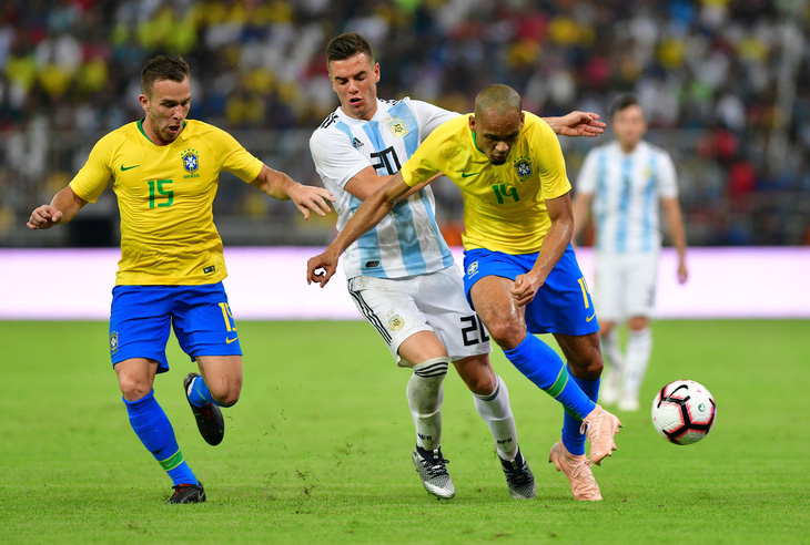 Không Messi, Argentina thua sát nút Brazil - Ảnh 2.