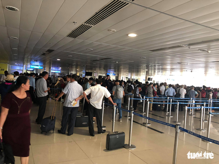 Sân bay Tân Sơn Nhất bị mất điện do chuyển đổi nguồn - Ảnh 3.
