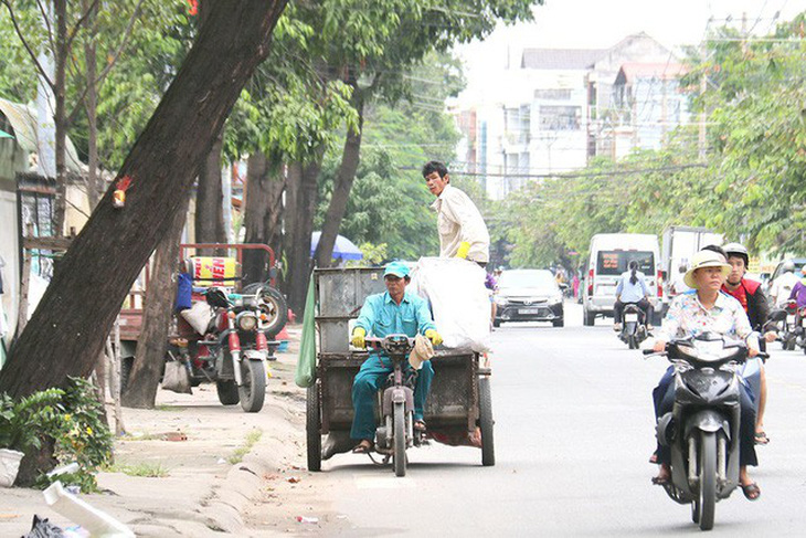 Dân TP.HCM sẽ đóng tiền rác cao hơn từ tháng 11 - Ảnh 1.