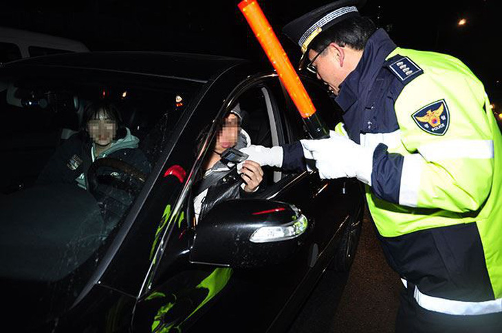 Hàn Quốc: tái phạm say rượu lái xe là bị bắt ngay - Ảnh 1.