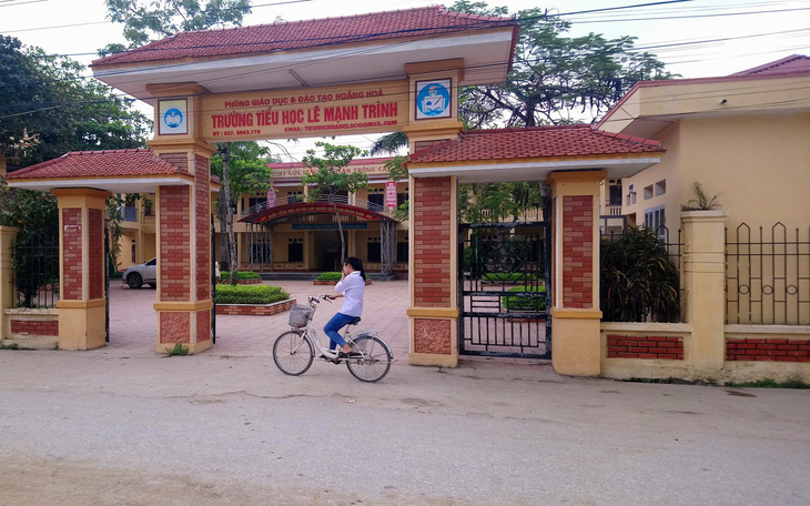 Phụ huynh tố trường tiểu học dạy thêm 