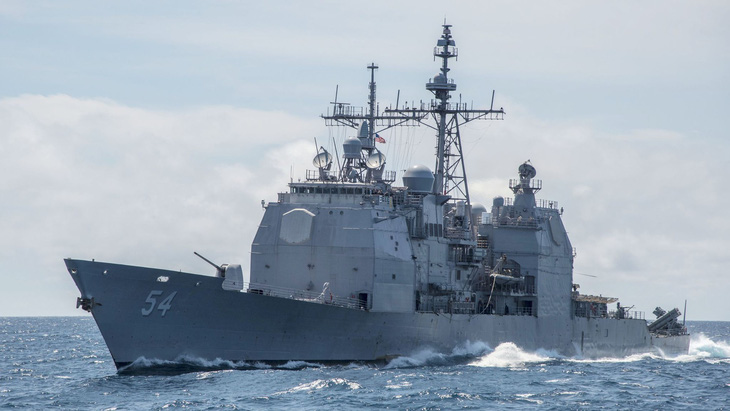 Hai tàu chiến Mỹ tiến qua eo biển Đài Loan - Ảnh 1.