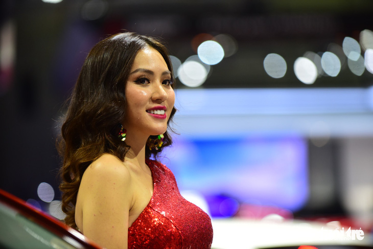 Những người đẹp hâm nóng triển lãm xe Vietnam Motor Show 2018 - Ảnh 25.