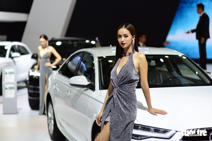 Những người đẹp hâm nóng triển lãm xe Vietnam Motor Show 2018 - Ảnh 16.