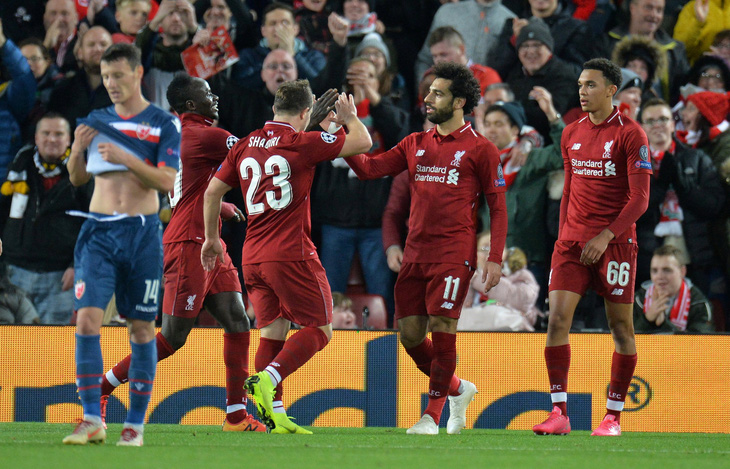 Salah lập cú đúp, đưa Liverpool lên ngôi đầu - Ảnh 1.