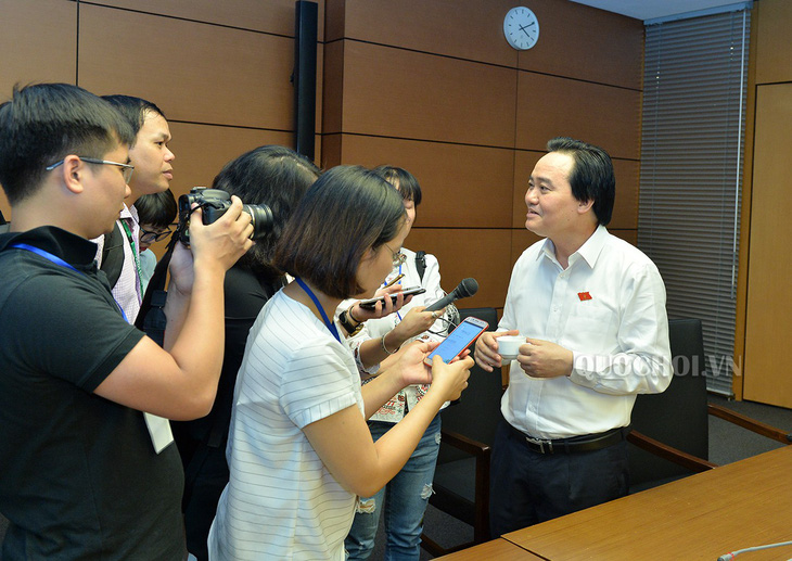 Bộ trưởng Phùng Xuân Nhạ: Tôi không nghĩ mình thiệt thòi về lá phiếu - Ảnh 1.