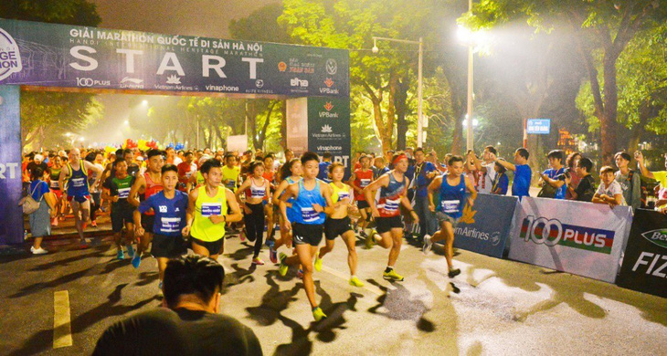 Nhìn lại giải Marathon Quốc tế Di sản Hà Nội 2018 - Ảnh 1.