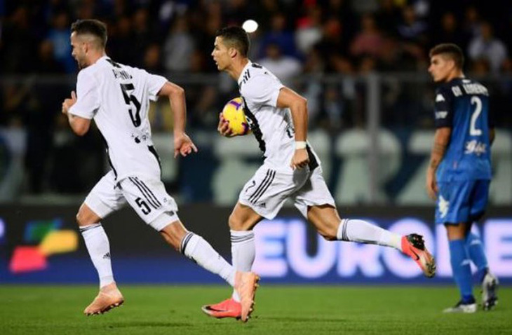 Ronaldo lập siêu phẩm, Juventus lội ngược dòng - Ảnh 1.