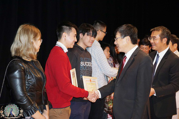 Khen thưởng người Việt học giỏi tại CH Czech - Ảnh 1.