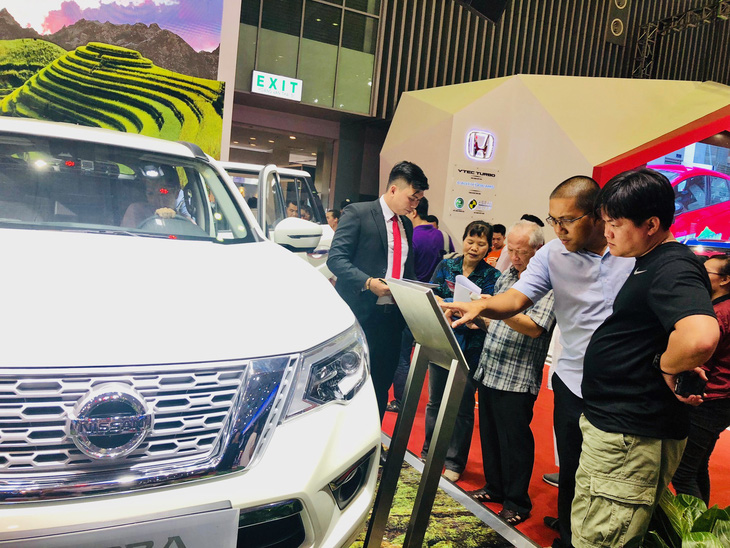 Vietnam Motor Show 5 ngày bán được 880 xe hơi - Ảnh 1.