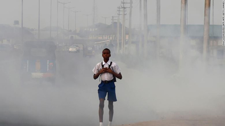 Hơn 90% trẻ em phải hít khí độc hằng ngày - Ảnh 1.