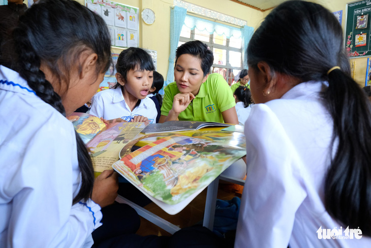 Hoa hậu HHen Niê xây thư viện cho trẻ em nghèo - Ảnh 3.