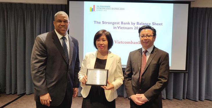Vietcombank tiếp tục nhận giải Ngân hàng mạnh nhất Việt Nam - Ảnh 1.
