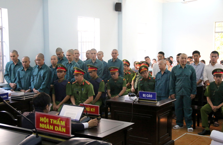 30 bị cáo gây rối, đốt phá trụ sở UBND Bình Thuận lãnh án tù - Ảnh 1.
