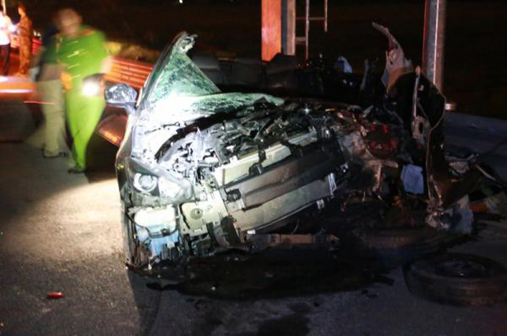 Mazda nát bét trên cao tốc Hạ Long - Hải Phòng, 2 người chết - Ảnh 3.