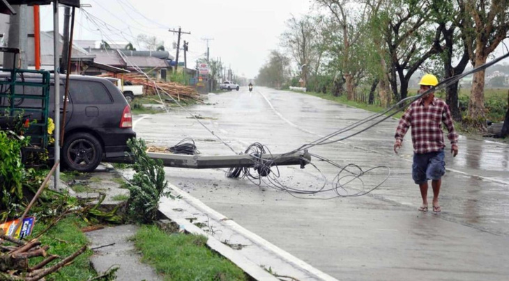 Ít nhất 30 người Philippines bị vùi lấp do bão Yutu - Ảnh 1.