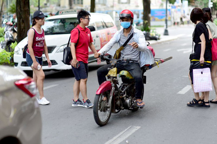 Xe máy quá đát phải ngưng lưu hành? - Ảnh 2.