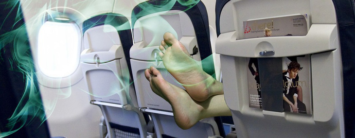 Vì sao không nên cởi giày trên máy bay? - Ảnh 1.