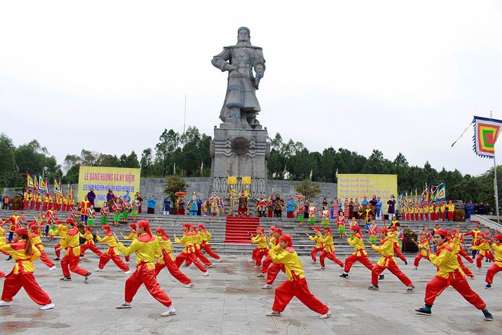 Huế kỷ niệm 229 năm Nguyễn Huệ lên ngôi hoàng đế - Ảnh 3.