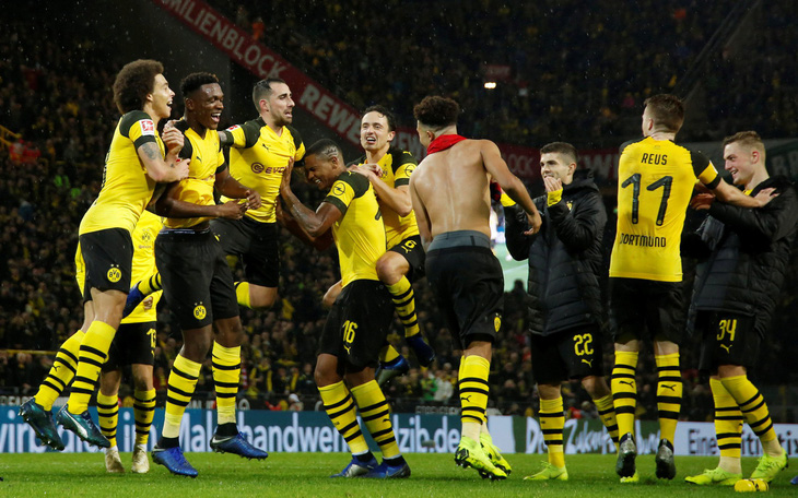 Thắng trận "điên rồ", Dortmund hơn "Hùm xám" 7 điểm