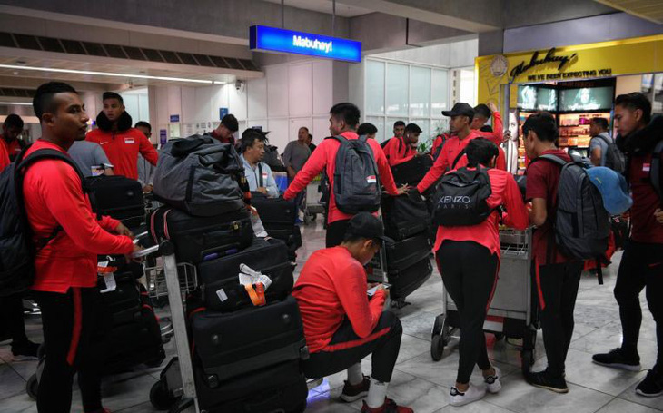 Tuyển Singapore mất 10 tiếng đến Philippines đấu trận thứ 2 AFF Suzuki Cup