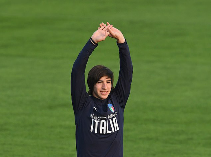 Pirlo ‘mới’ của bóng đá Ý lần đầu lên tuyển - Ảnh 1.