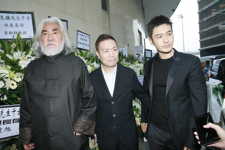 Tỉ phú Jack Ma và các nghệ sĩ đến dự tang lễ nhà văn Kim Dung - Ảnh 6.