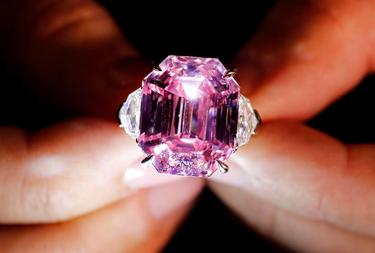 Viên kim cương hồng giá 2,6 triệu USD mỗi carat - Ảnh 1.