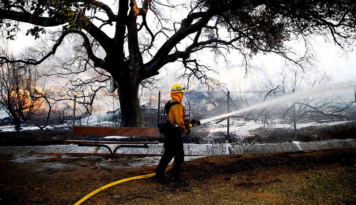 Cháy rừng thảm khốc nhất lịch sử California: 50 người thiệt mạng - Ảnh 1.