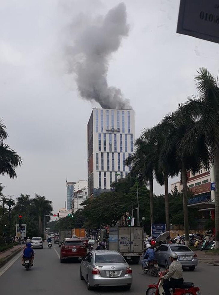 Cháy kèm tiếng nổ tại công trình ở Hà Nội - Ảnh 1.