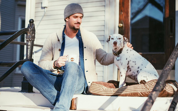 Mở thương hiệu cà phê cứu chó, chàng trai thu 1 triệu USD - Ảnh 2.