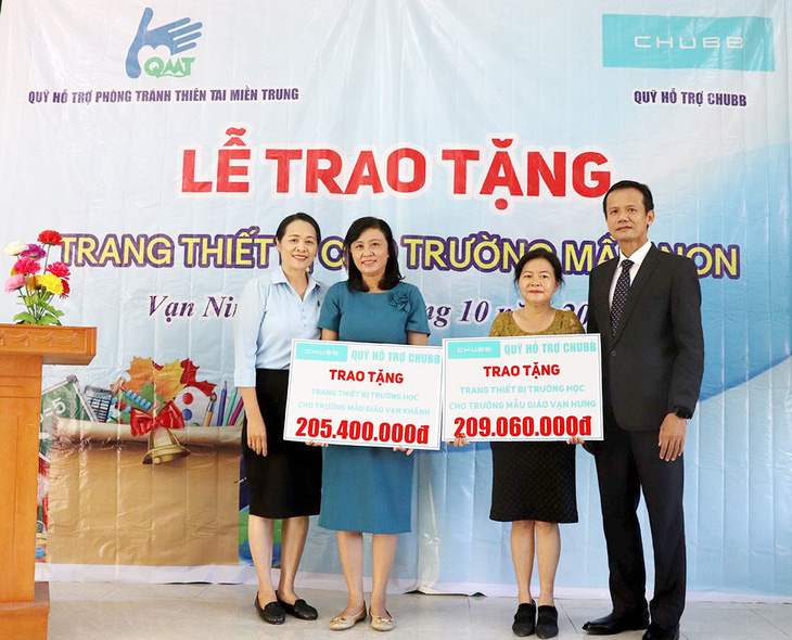 Chubb Life Việt Nam trao tặng thiết bị dạy và học tại 06 tỉnh miền Trung - Ảnh 5.