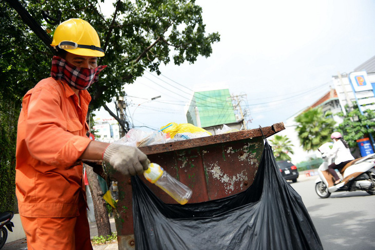 Ở TP.HCM không phân loại rác, coi chừng bị phạt 20 triệu - Ảnh 1.