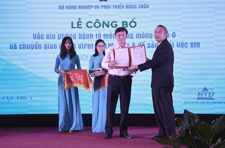 Việt Nam lần đầu sản xuất được vắc xin chống lở mồm long móng - Ảnh 1.