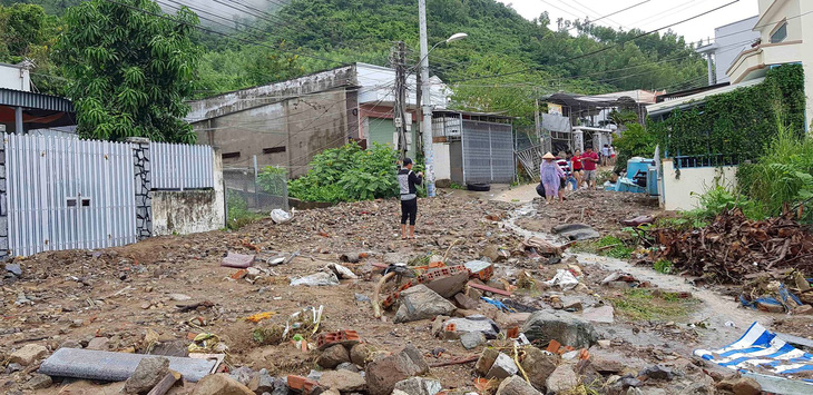 Sạt lở đất ở Nha Trang làm 13 người chết và mất tích - Ảnh 4.